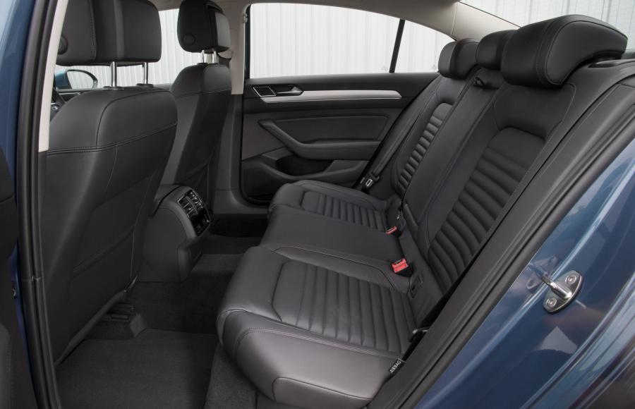  Volkswagen Passat SE 2015 года  (фото 22 из 24)